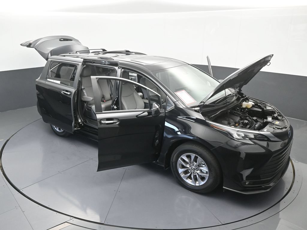 Used 2025 Toyota Sienna XLE w/ XLE Plus Package FWD image 74