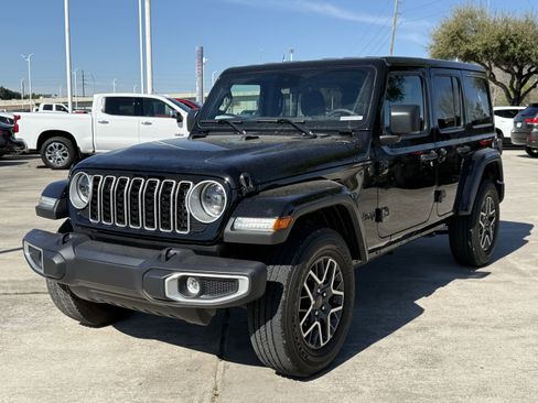 Used 2025 Jeep Wrangler Unlimited Sahara image 9