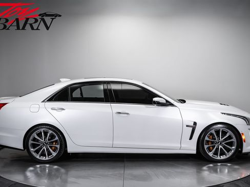 Used 2017 Cadillac CTS V w/ Luxury Package RWD image 6