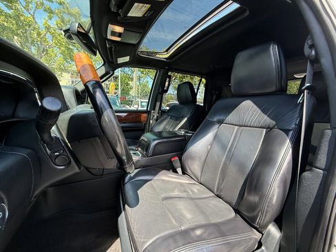 Used 2017 Lincoln Navigator Select AWD/4WD image 12
