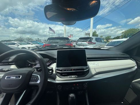 Used 2025 Jeep Compass Limited AWD/4WD image 32