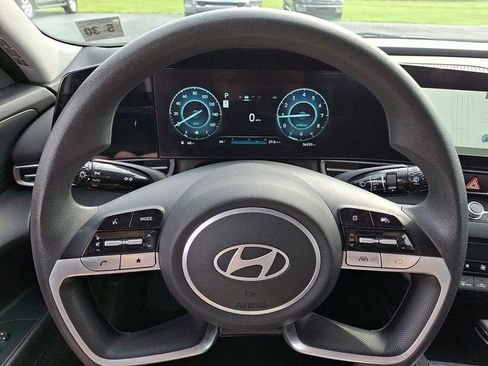 Used 2024 Hyundai Elantra SEL FWD image 19