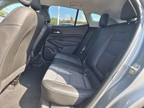 Used 2025 Chevrolet Trax LT FWD image 10