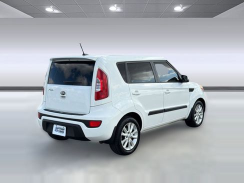 Used 2013 Kia Soul + FWD image 9