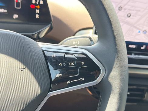 Certified 2025 Volkswagen ID.4 Pro AWD/4WD image 17