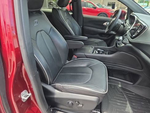 Used 2022 Chrysler Pacifica Limited w/ S Appearance Package FWD image 36