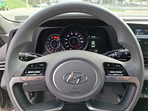 Used 2023 Hyundai Elantra SEL FWD image 19