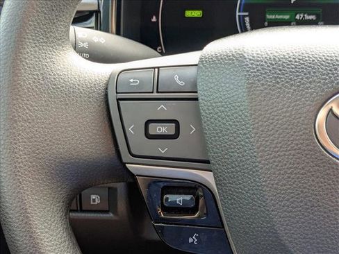 Used 2025 Toyota Camry LE w/ Convenience Package image 4