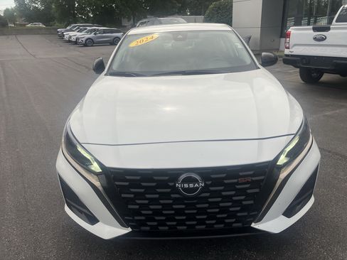 Used 2024 Nissan Altima 2.5 SR FWD image 2