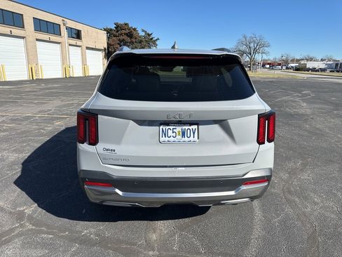 Certified 2024 Kia Sorento EX w/ Panoramic Sunroof Package image 7