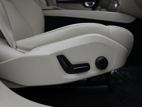 Used 2024 Volvo XC60 B5 Plus AWD/4WD image 35