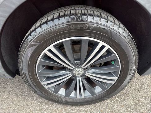 Used 2018 Volkswagen Tiguan S FWD image 11