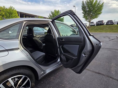 New 2026 Volkswagen Jetta SE FWD image 31