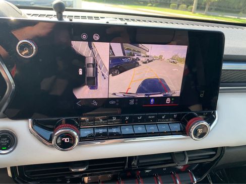 Used 2024 GMC Canyon AT4X image 14