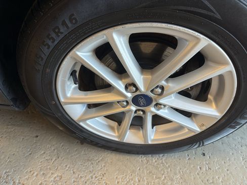 Used 2015 Ford Focus SE FWD image 31