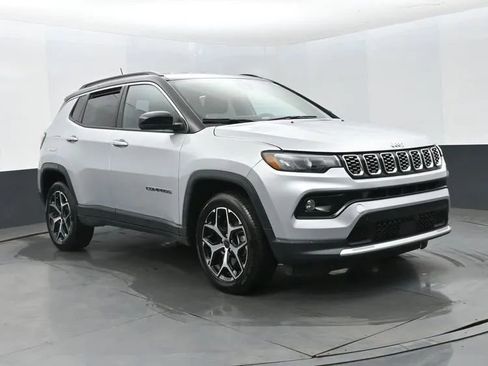 Used 2025 Jeep Compass Limited image 2
