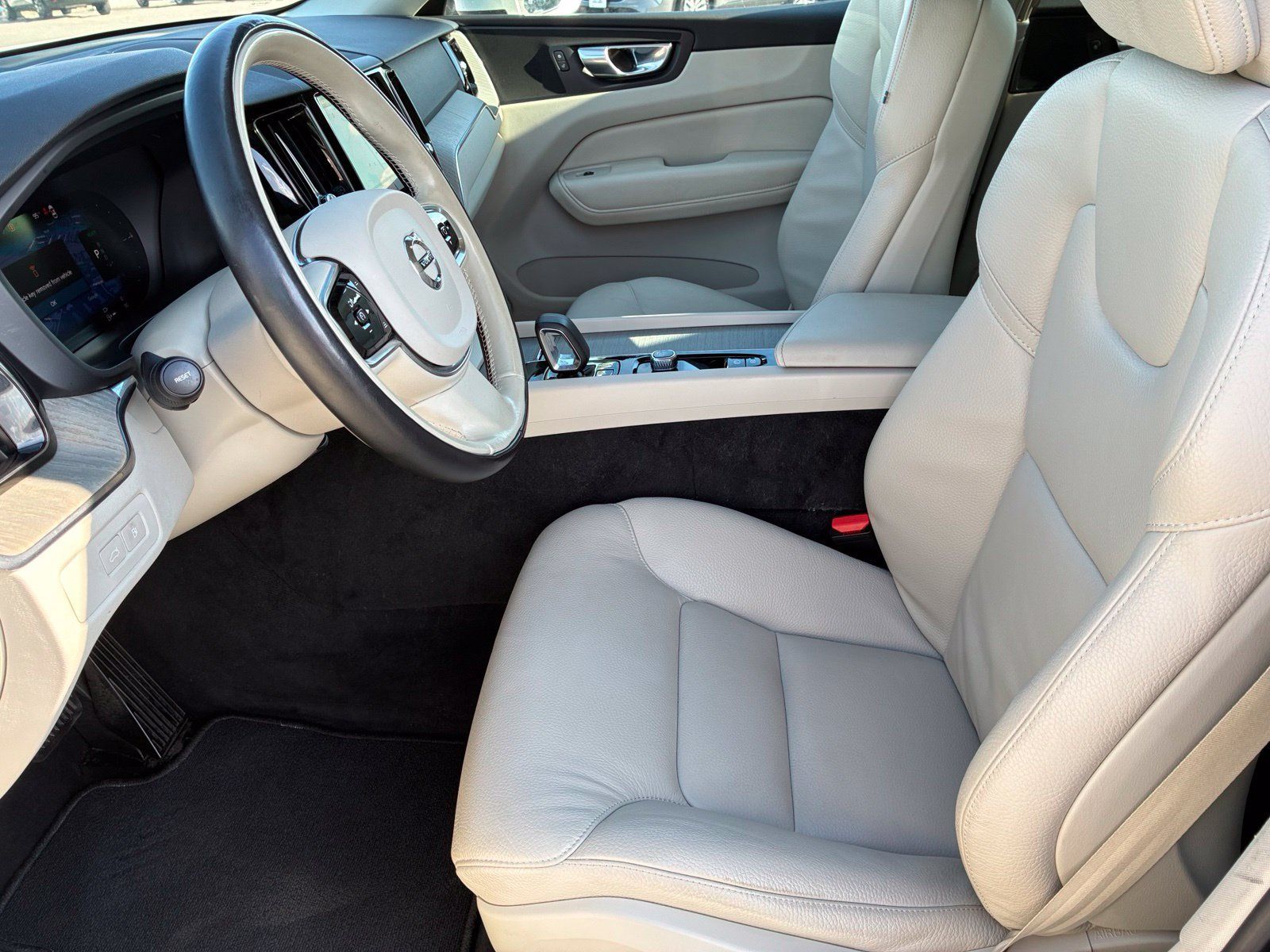 Used 2023 Volvo XC60 T8 Plus AWD/4WD image 13