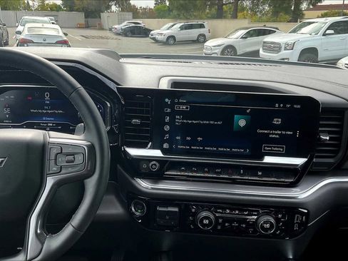 Used 2024 Chevrolet Silverado 1500 High Country w/ High Country Premium Package image 9