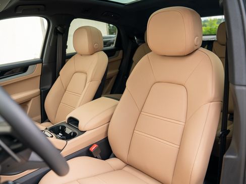Certified 2025 Porsche Cayenne Coupe AWD/4WD image 5