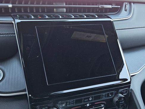 New 2025 Jeep Grand Cherokee Altitude image 20