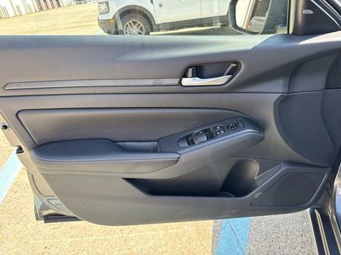 Used 2025 Nissan Altima 2.5 SV image 24