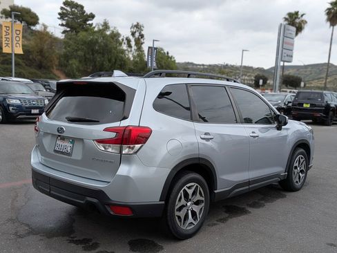 Used 2022 Subaru Forester Premium image 5