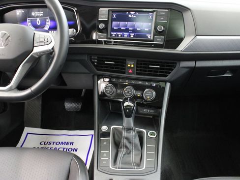 Used 2024 Volkswagen Jetta SE FWD image 23
