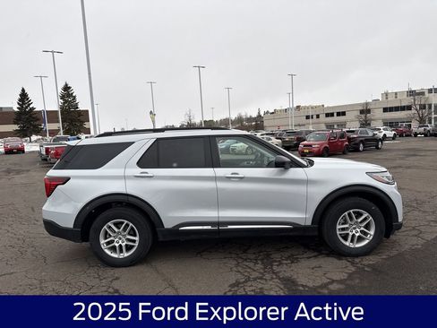 Used 2025 Ford Explorer Active image 6