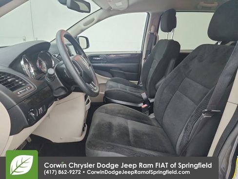 Used 2019 Dodge Grand Caravan SE FWD image 18