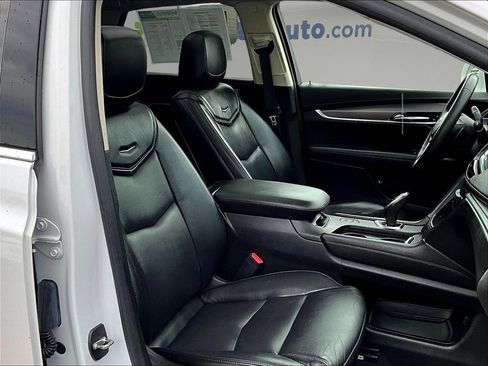Used 2017 Cadillac XT5 Luxury w/ Driver Awareness Package AWD/4WD image 32