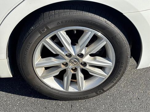 Used 2015 Toyota Avalon XLE image 14