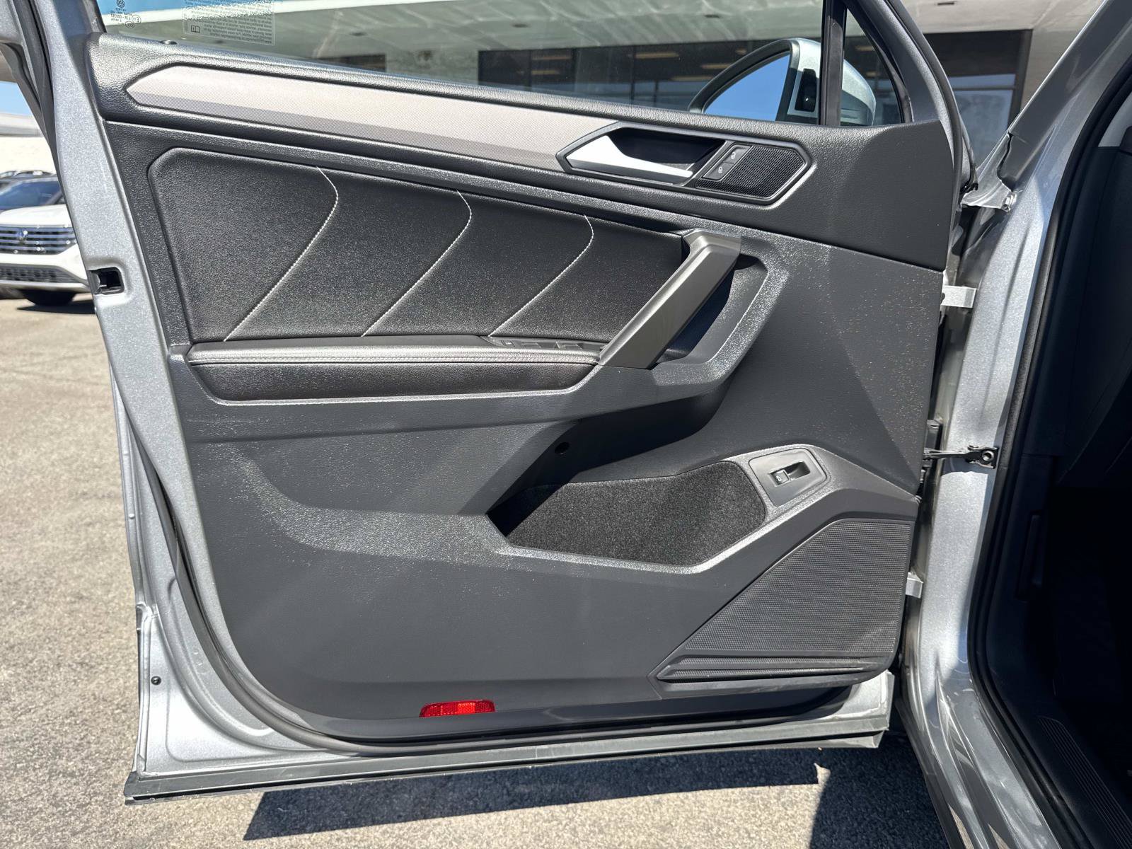 Certified 2022 Volkswagen Tiguan SE w/ Panoramic Sunroof Package FWD image 21