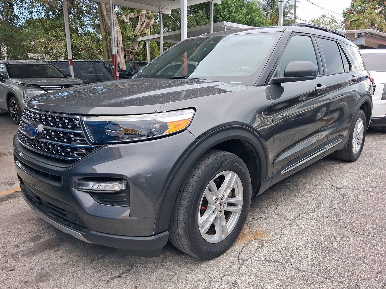 Used 2020 Ford Explorer XLT w/ Equipment Group 202A RWD image 2