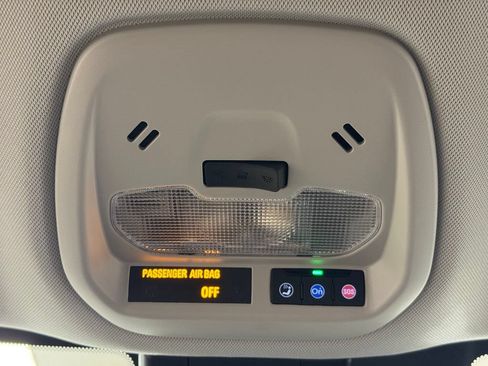 Used 2025 Chevrolet Trax LT w/ LT Convenience Package FWD image 47