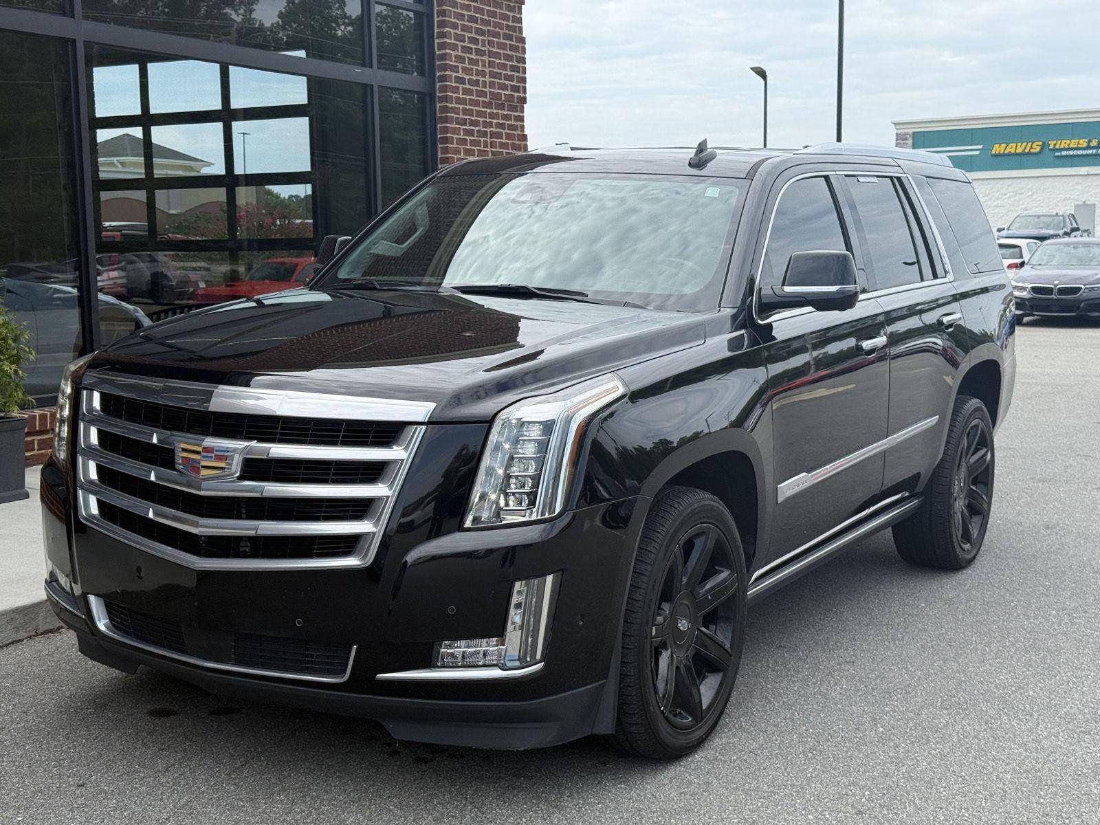 Used 2020 Cadillac Escalade Premium Luxury RWD image 1
