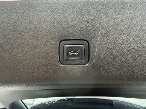 Used 2020 Chevrolet Traverse Premier AWD/4WD image 14