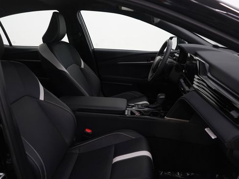 Used 2025 Toyota Camry SE image 10