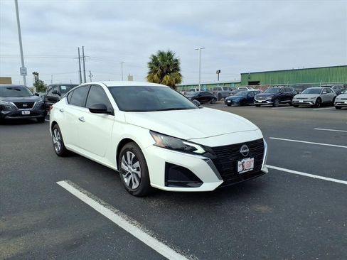 Used 2025 Nissan Altima 2.5 S image 7