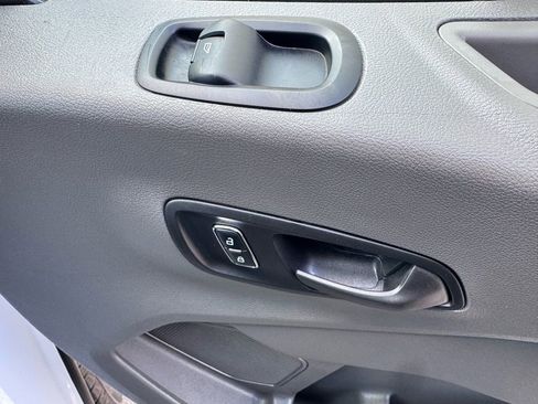 Used 2025 Ford Transit 250 Medium Roof image 28