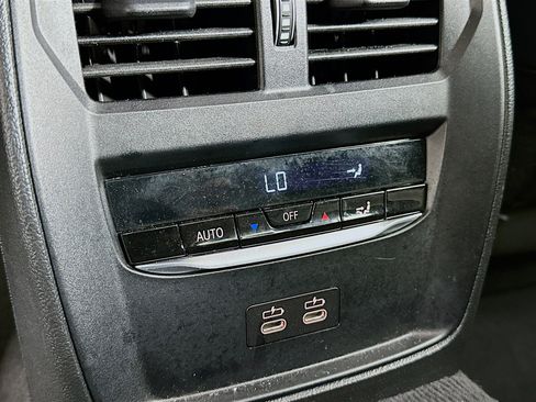 Used 2025 BMW 330i xDrive Sedan w/ Convenience Package image 28