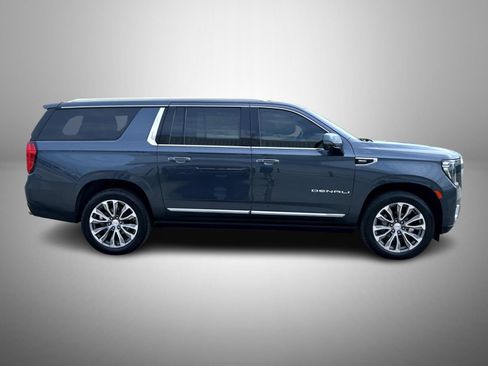 Used 2021 GMC Yukon XL Denali w/ Denali Premium Package AWD/4WD image 4