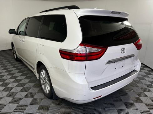 Used 2017 Toyota Sienna Limited Premium image 7