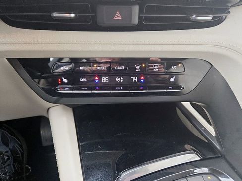 Used 2023 Buick Envision Preferred image 25