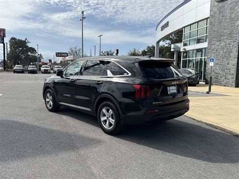 Used 2023 Kia Sorento LX image 6