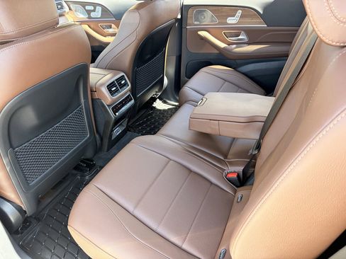 Used 2025 Mercedes-Benz GLS 450 4MATIC image 16