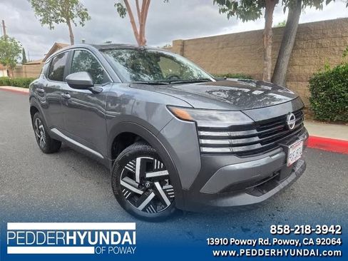 Used 2025 Nissan Kicks SV image 1