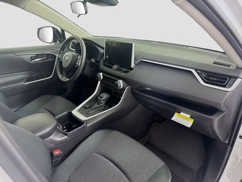 Used 2025 Toyota RAV4 XLE image 27