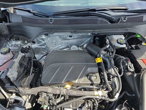 Used 2025 Chevrolet Trax LT FWD image 25