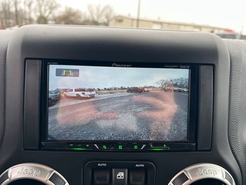 Used 2017 Jeep Wrangler Unlimited Sahara w/ Connectivity Group image 7