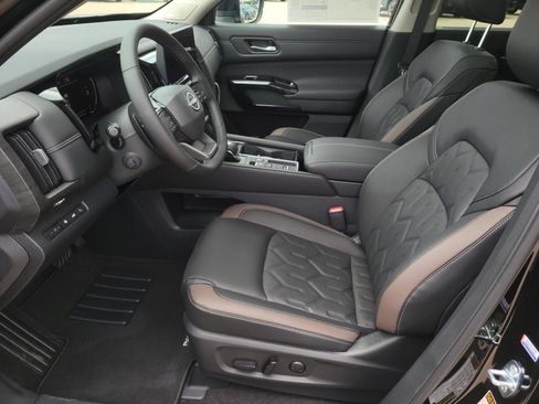 New 2026 Nissan Pathfinder Platinum FWD image 20